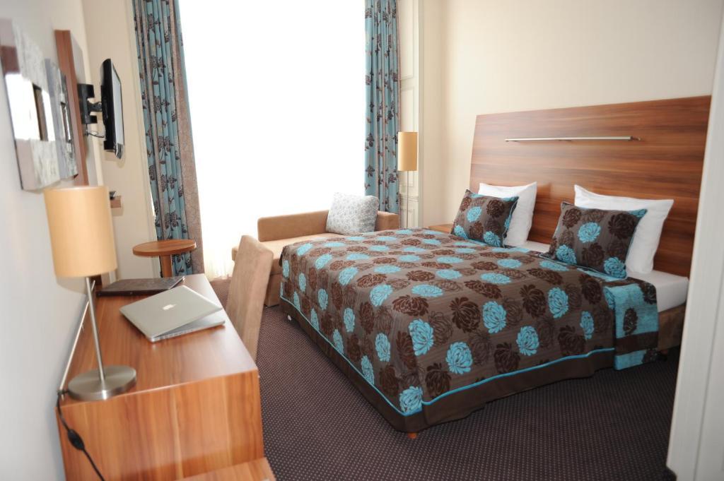 Albert Premier Hotel Bagnoles-de-l'Orne Rom bilde